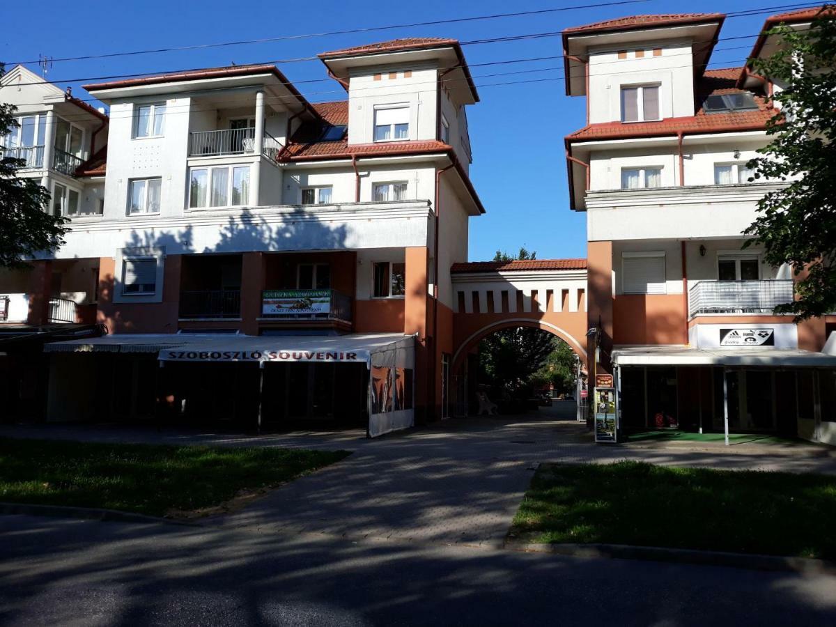 Samuci Apartman Hajdúszoboszló المظهر الخارجي الصورة